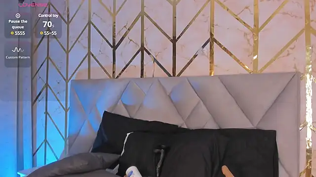 Arianabromw online show from March 4, 2025, 7:01 pm