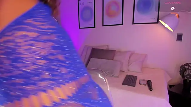 Arianabromw online show from March 25, 2026, 7:13 pm