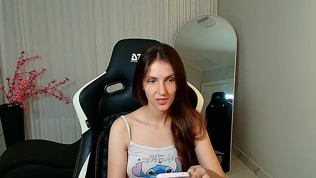 Snapshot of upssnowy chatting on November 1, 2025, 9:08 pm upssnowy online show from November 1, 2025, 9:08 pm