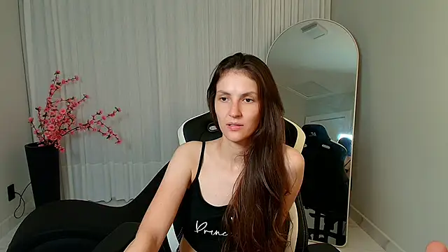 Snapshot of upssnowy chatting on October 31, 2025, 3:30 pm upssnowy online show from October 31, 2025, 3:30 pm