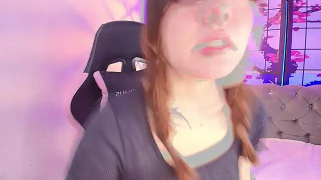 Fluffy Bubble21 online show from December 21, 2025, 4:25 am