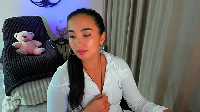 worldofkim online show from September 17, 2025, 8:33 pm