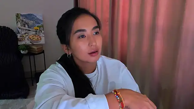 worldofkim online show from March 14, 2025, 7:26 am