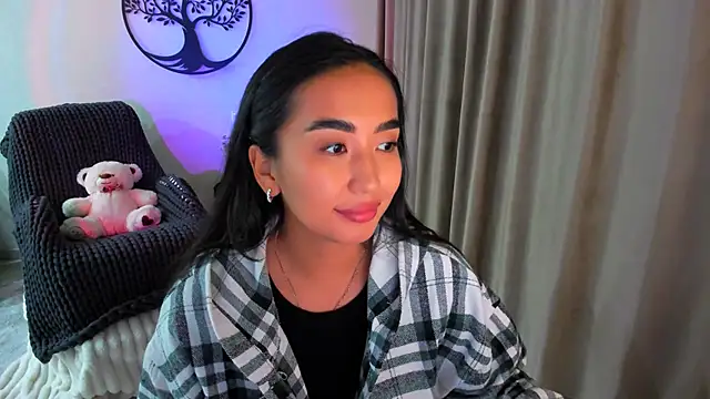 worldofkim online show from October 8, 2025, 2:51 pm