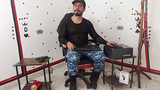 Snapshot of KalethBigDick chatting on October 8, 2025, 9:22 am KalethBigDick online show from October 8, 2025, 9:22 am