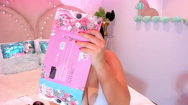 Miia Thompsonn online show from October 1, 2025, 3:11 am