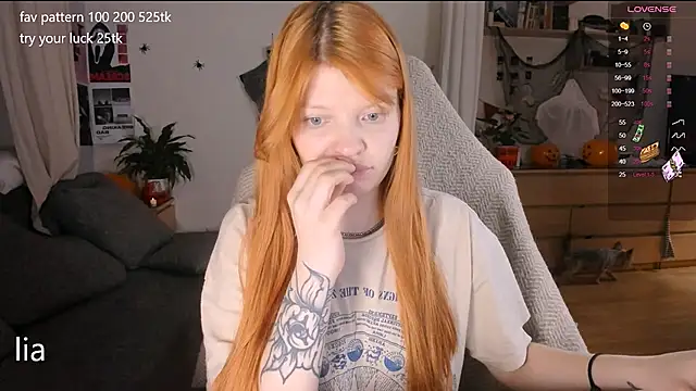 Snapshot of lil_lia chatting on October 23, 2025, 1:04 am lil lia online show from October 23, 2025, 1:04 am