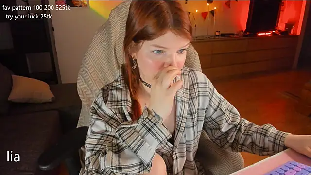 Snapshot of lil_lia chatting on March 1, 2025, 1:22 am lil lia online show from March 1, 2025, 1:22 am