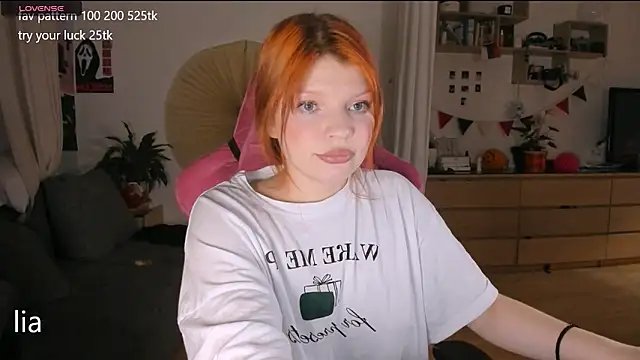 Snapshot of lil_lia chatting on November 9, 2025, 10:03 pm lil lia online show from November 9, 2025, 10:03 pm