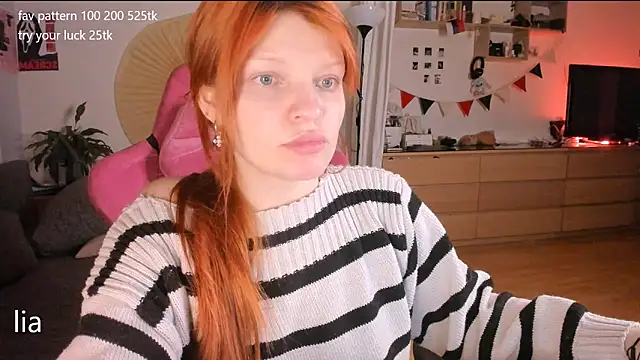 Snapshot of lil_lia chatting on December 15, 2025, 10:59 pm lil lia online show from December 15, 2025, 10:59 pm