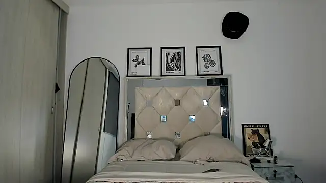 Adriien19 online show from October 31, 2025, 10:38 pm