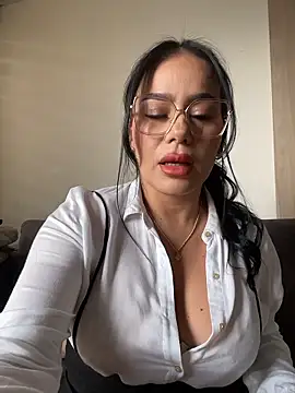 Snapshot of Miah_gomez_ chatting on January 9, 2026, 9:44 pm Miah gomez online show from January 9, 2026, 9:44 pm