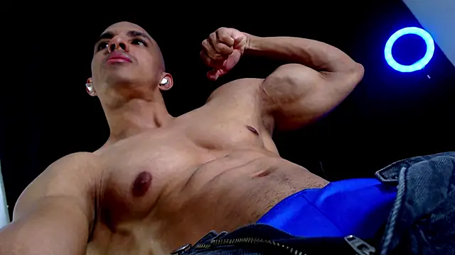 Snapshot of Antonywebb94 chatting on October 22, 2025, 4:39 pm Antonywebb94 online show from October 22, 2025, 4:39 pm