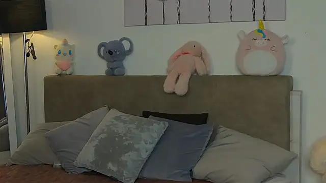 Snapshot of CassKiera chatting on November 19, 2025, 6:13 am CassKiera online show from November 19, 2025, 6:13 am