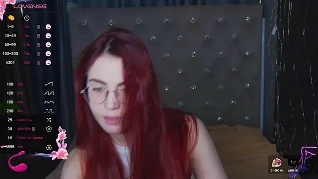 Snapshot of EmilyKents chatting on March 3, 2025, 1:38 am EmilyKents online show from March 3, 2025, 1:38 am