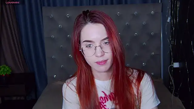 Snapshot of EmilyKents chatting on March 21, 2025, 7:33 am EmilyKents online show from March 21, 2025, 7:33 am