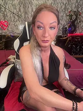 Snapshot of Luiza_Hammer chatting on July 24, 2026, 10:44 am Luiza Hammer online show from July 24, 2026, 10:44 am