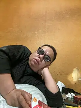 punk0805 online show from April 5, 2026, 1:51 pm