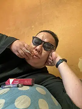 punk0805 online show from March 25, 2026, 4:23 am