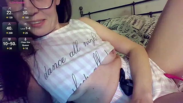 Snapshot of Athena_play chatting on March 11, 2025, 9:37 pm Athena play online show from March 11, 2025, 9:37 pm