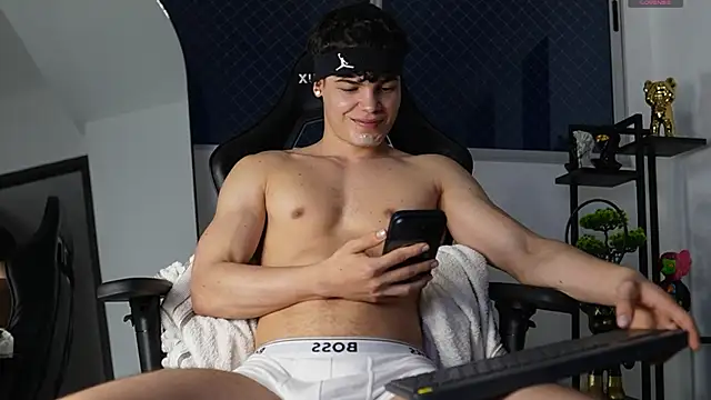 Max cortes1 online show from November 1, 2025, 11:09 pm