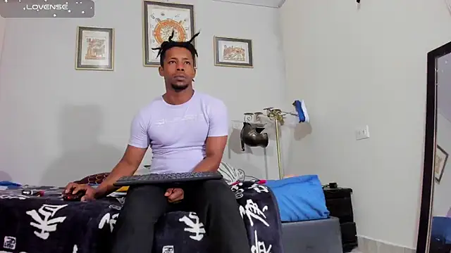 Snapshot of AlejoKhalifa_ chatting on November 6, 2025, 8:40 am AlejoKhalifa online show from November 6, 2025, 8:40 am