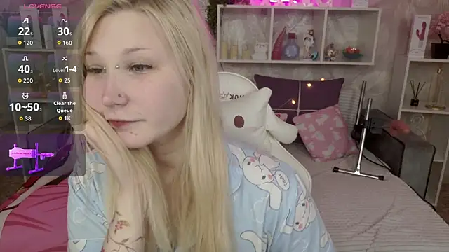 MeowkaKitty online show from December 17, 2025, 1:54 am