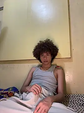 Snapshot of Asiantwink21 chatting on July 5, 2026, 12:37 am Asiantwink21 online show from July 5, 2026, 12:37 am