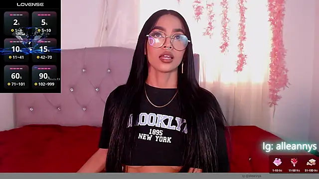 Snapshot of Alleanys_Cristal chatting on February 24, 2025, 8:25 pm Alleanys Cristal online show from February 24, 2025, 8:25 pm