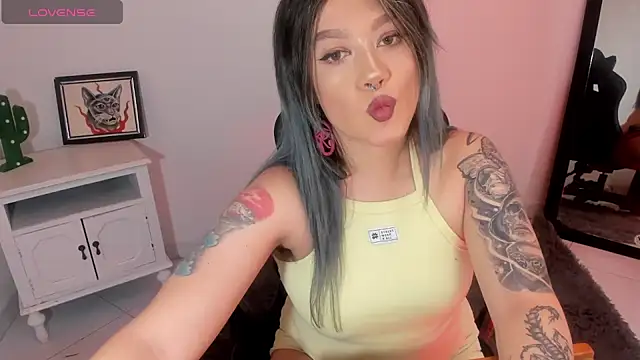 Snapshot of kat_apple chatting on October 24, 2025, 3:44 pm kat apple online show from October 24, 2025, 3:44 pm