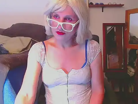 LorenJade online show from April 18, 2026, 7:44 am