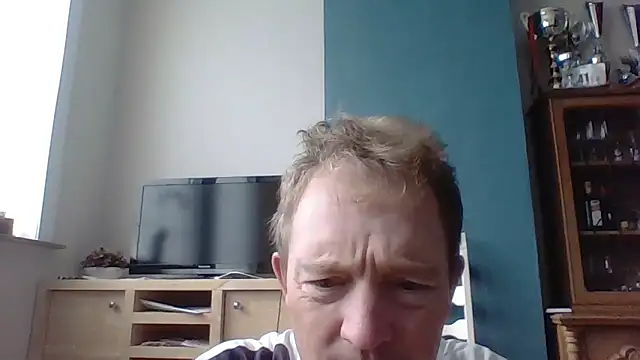 Snapshot of bertolini chatting on October 27, 2025, 8:15 am bertolini online show from October 27, 2025, 8:15 am