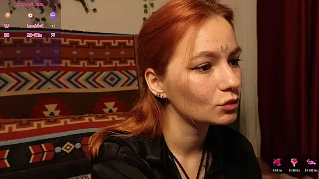 Snapshot of girl_with_snaketatto0 chatting on December 14, 2025, 1:56 am girl with snaketatto0 online show from December 14, 2025, 1:56 am