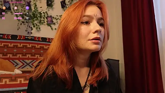 Snapshot of girl_with_snaketatto0 chatting on December 5, 2025, 4:44 am girl with snaketatto0 online show from December 5, 2025, 4:44 am