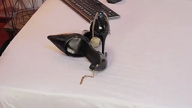 Snapshot of AryaEve chatting on February 13, 2026, 6:57 am AryaEve online show from February 13, 2026, 6:57 am