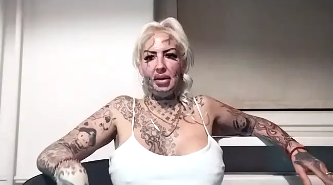 Jeanny Bln online show from January 3, 2025, 6:46 pm