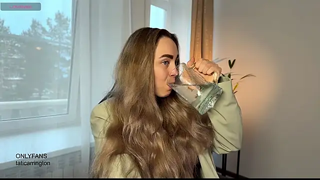 Snapshot of hotexclusive_ chatting on October 20, 2025, 4:03 am hotexclusive  online show from October 20, 2025, 4:03 am