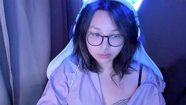 maydaykimmy online show from May 15, 2026, 8:51 pm
