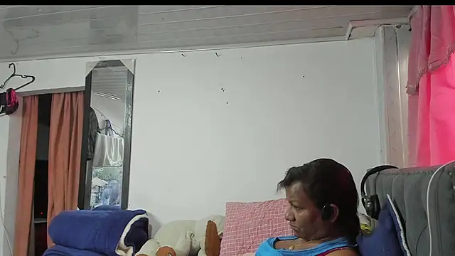 Snapshot of Laflaka22 chatting on June 22, 2026, 4:48 pm Laflaka22 online show from June 22, 2026, 4:48 pm