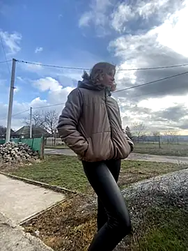 Snapshot of Anita-Smith chatting on November 25, 2025, 9:31 am Anita-Smith online show from November 25, 2025, 9:31 am