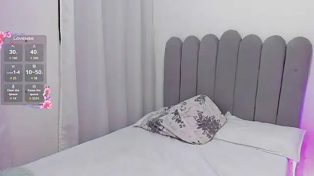 andrea osorio  online show from October 3, 2025, 11:45 am