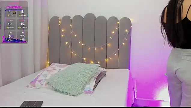 andrea osorio  online show from October 22, 2025, 1:43 pm