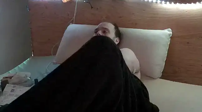 Snapshot of caressonnous chatting on February 25, 2025, 5:40 pm caressonnous online show from February 25, 2025, 5:40 pm