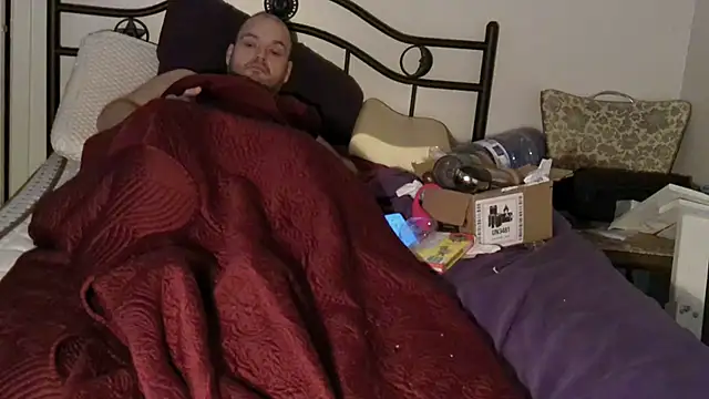 Snapshot of caressonnous chatting on January 1, 2025, 3:57 pm caressonnous online show from January 1, 2025, 3:57 pm