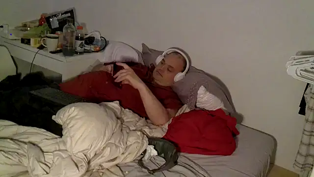 Snapshot of caressonnous chatting on October 23, 2025, 7:23 pm caressonnous online show from October 23, 2025, 7:23 pm