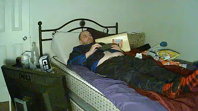 Snapshot of caressonnous chatting on December 31, 2024, 7:40 pm caressonnous online show from December 31, 2024, 7:40 pm