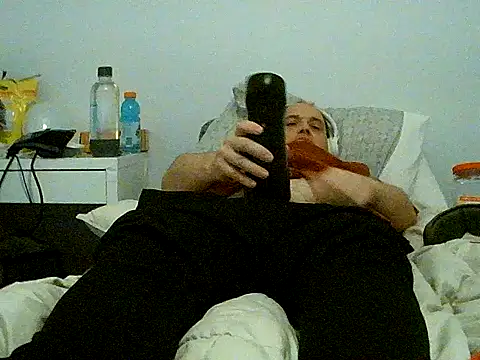 Snapshot of caressonnous chatting on October 29, 2025, 4:17 pm caressonnous online show from October 29, 2025, 4:17 pm