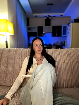 Snapshot of DinaTasty chatting on October 29, 2025, 8:08 pm DinaTasty online show from October 29, 2025, 8:08 pm