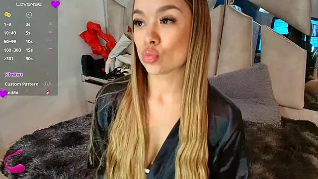 Snapshot of Natalyefoster chatting on November 21, 2025, 6:51 pm Natalyefoster online show from November 21, 2025, 6:51 pm