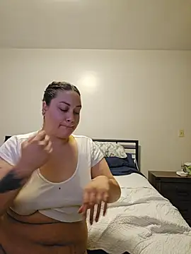 Snapshot of honeeyyy_pot chatting on April 14, 2026, 5:45 am honeeyyy pot online show from April 14, 2026, 5:45 am